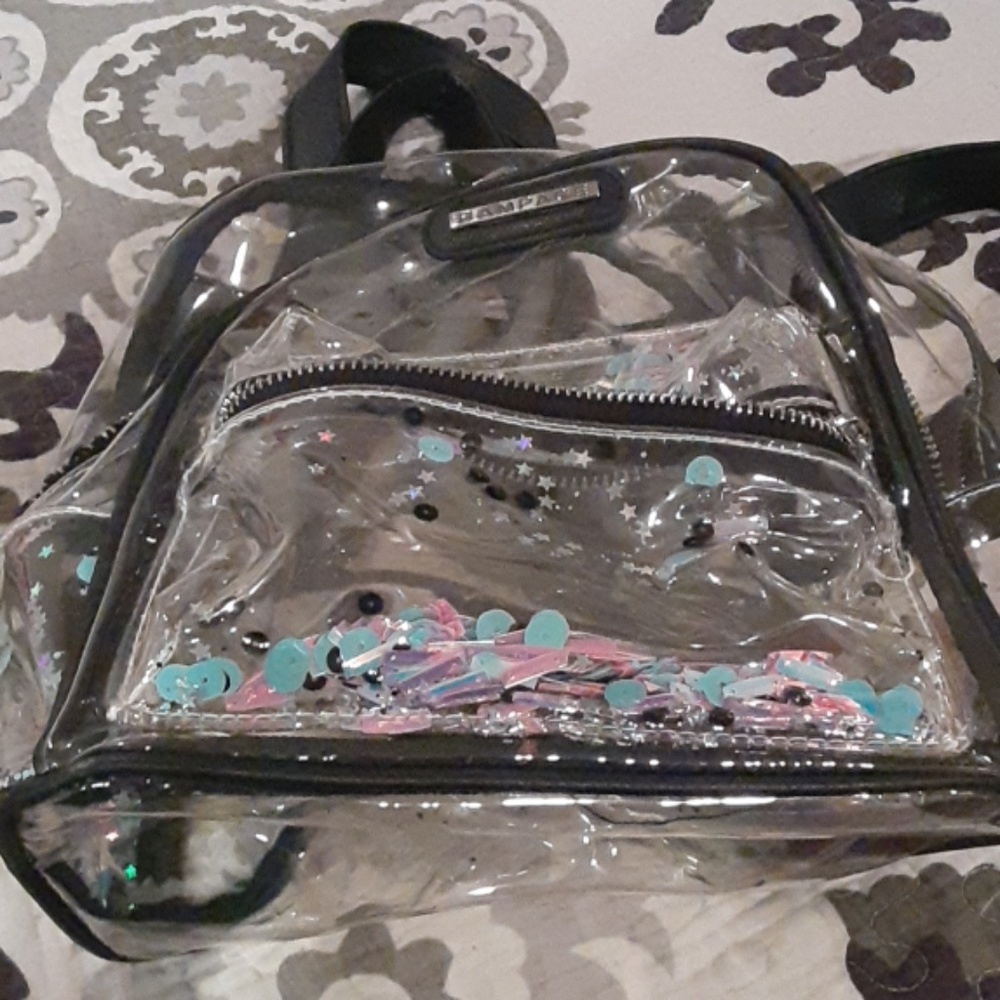 Cute bag zipper needs to be fixed